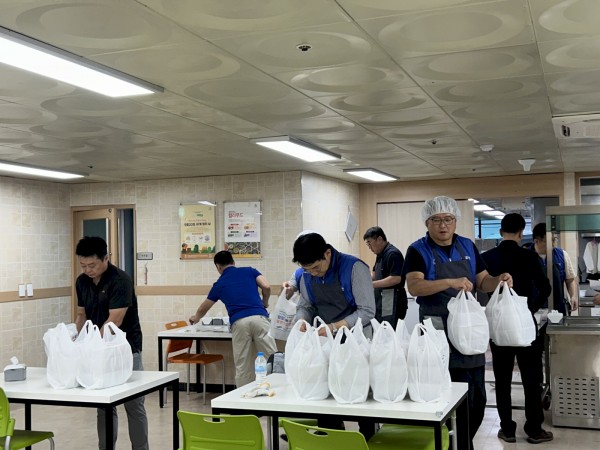 삼성물산(주) 사회공헌활동 밑반찬  담기