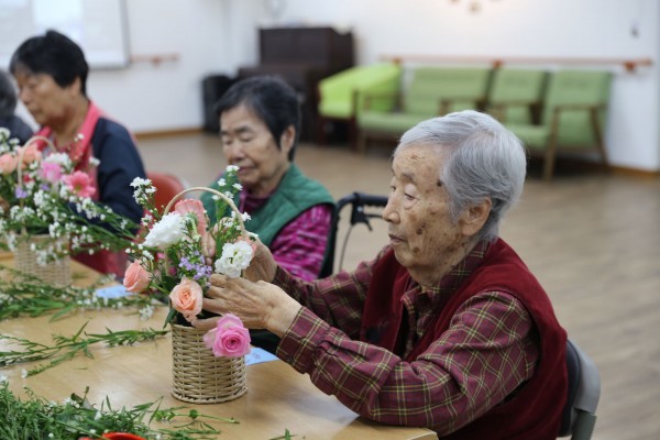 온누리요양센터와 함께하는 원예교실 진행사진